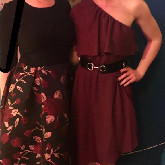 Asymmetrical dress size small - Picture 2 of 4